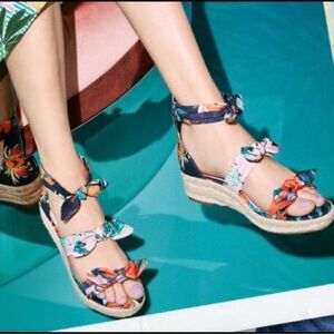 Nine West Espadrille Wedge Allegro Tropical Floral Sandals Size 8